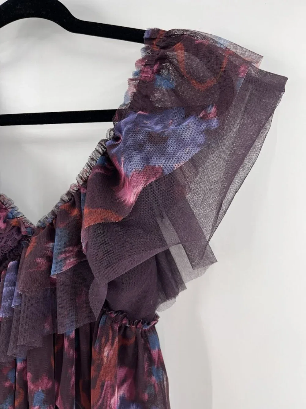 BY ANTHROPOLOGIE Womens Purple Abstract Tulle Ruffle Tie Back Top NWT Small - Picture 4 of 8